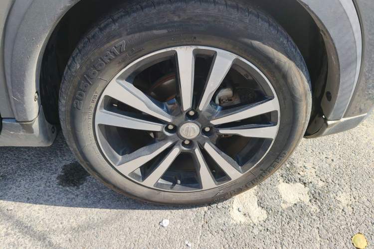 Used Nissan Kicks 2018 1.5L CVT Smart Connect Luxury Edition Right Front Wheel Hub
