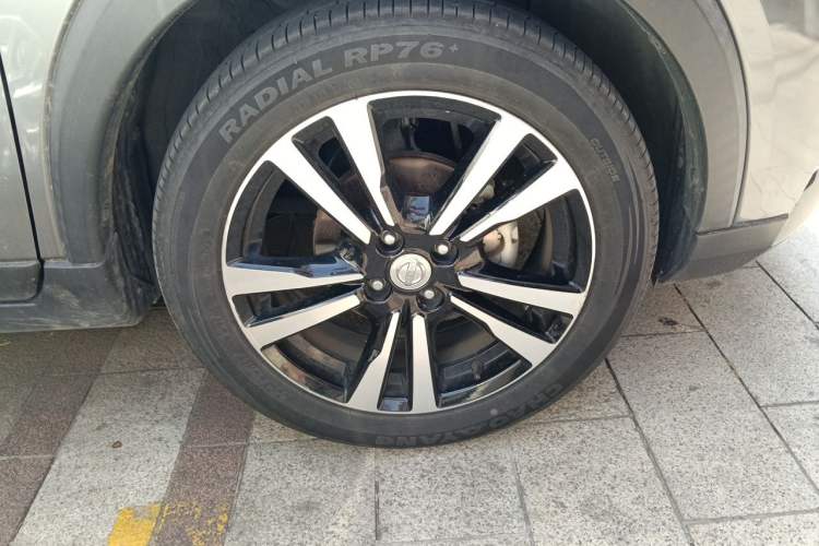 Used Nissan Kicks 2018 1.5L CVT Smart Connect Luxury Edition Right Front Wheel Hub