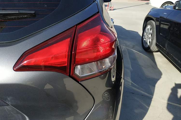 Used Nissan Kicks 2018 1.5L CVT Smart Connect Luxury Edition Right Rear Taillight