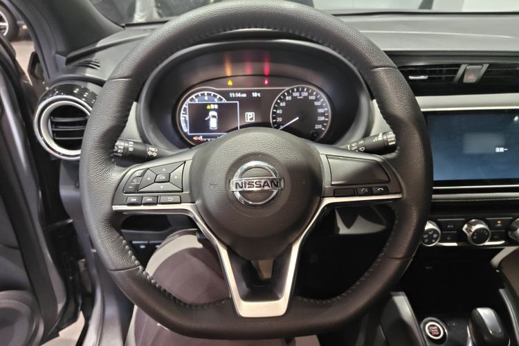Used Nissan Kicks 2018 1.5L CVT Smart Connect Luxury Edition Steering Wheel