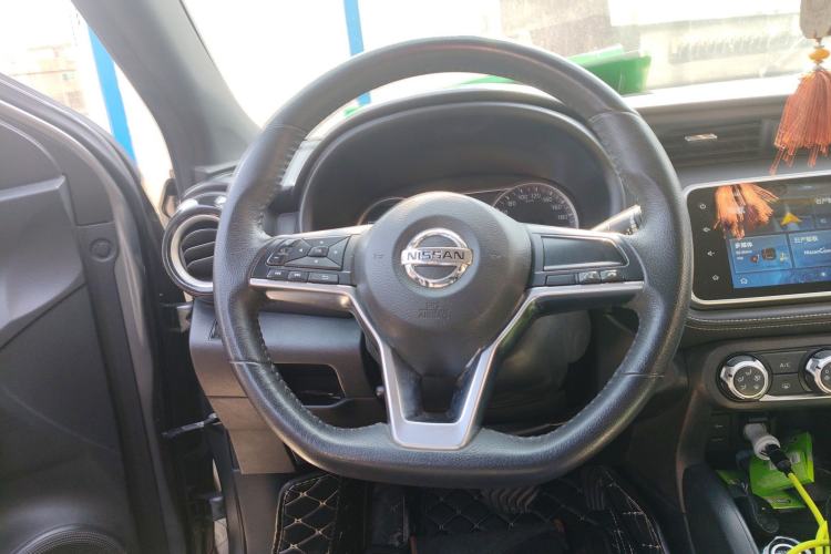 Used Nissan Kicks 2018 1.5L CVT Smart Connect Luxury Edition Steering Wheel
