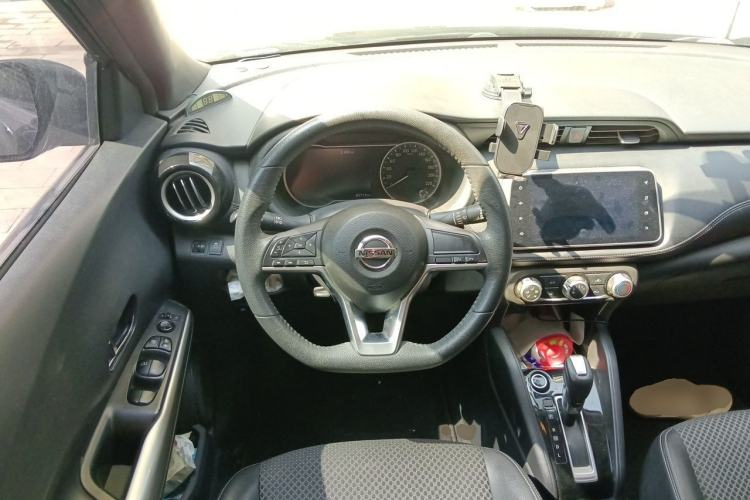 Used Nissan Kicks 2018 1.5L CVT Smart Connect Luxury Edition Steering Wheel