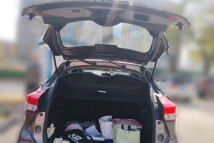 Used Nissan Kicks 2018 1.5L CVT Smart Connect Luxury Edition Trunk