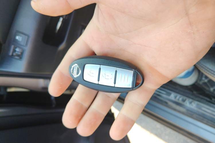 Used Nissan Kicks 2018 1.5L CVT Smart Connect Luxury Edition Vehicle Key