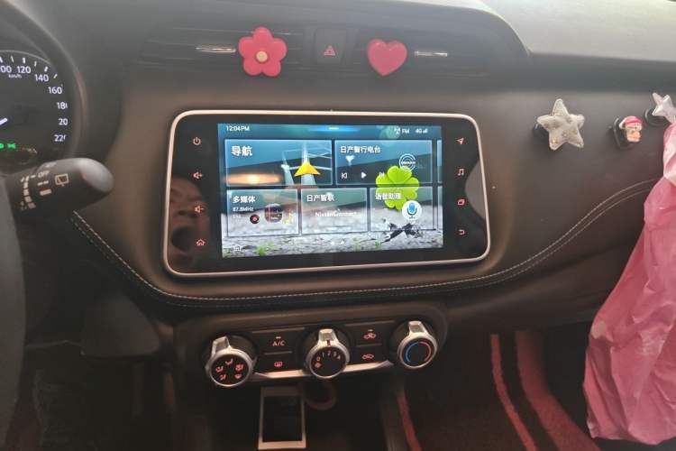 Used Nissan Kicks 2018 1.5L CVT Smart Connect Deluxe Edition Audio And AC Panel