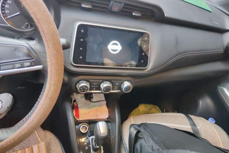 Used Nissan Kicks 2018 1.5L CVT Smart Connect Luxury Edition Audio And AC Panel