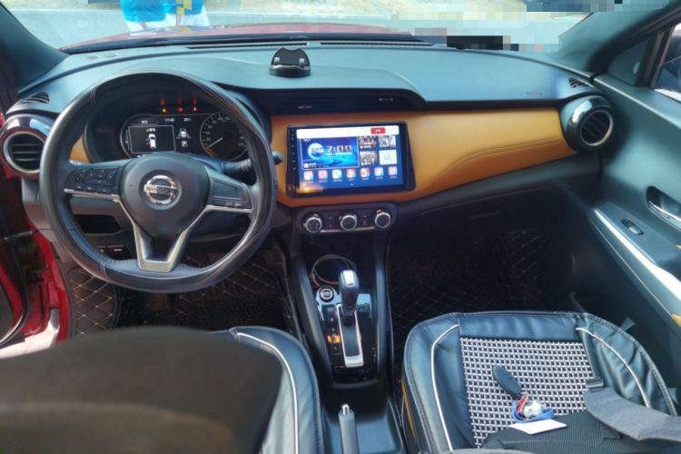 Used Nissan Kicks 2018 1.5L CVT Smart Connect Luxury Edition Center Console