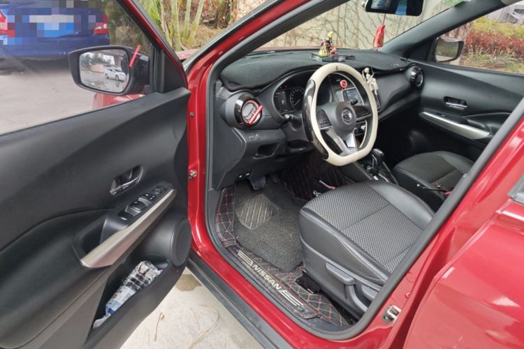 Used Nissan Kicks 2018 1.5L CVT Smart Connect Luxury Edition Driver Seat