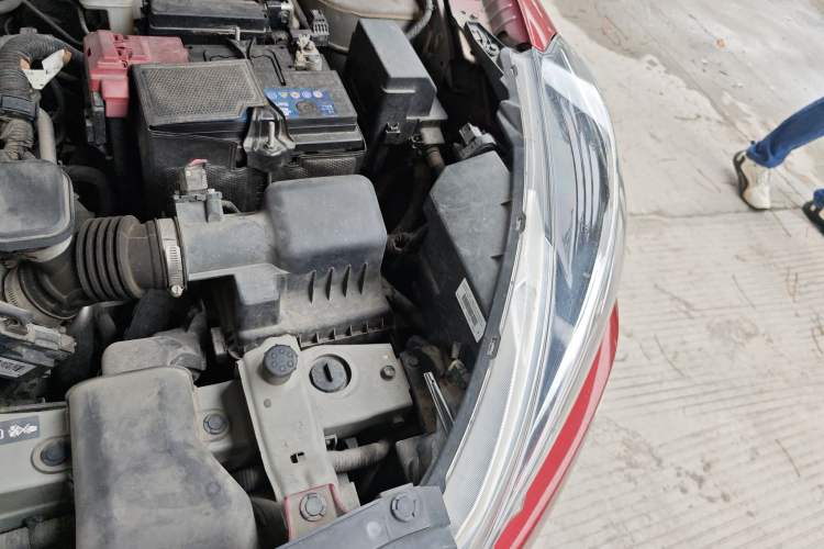 Used Nissan Kicks 2018 1.5L CVT Smart Connect Luxury Edition Engine Bay Left