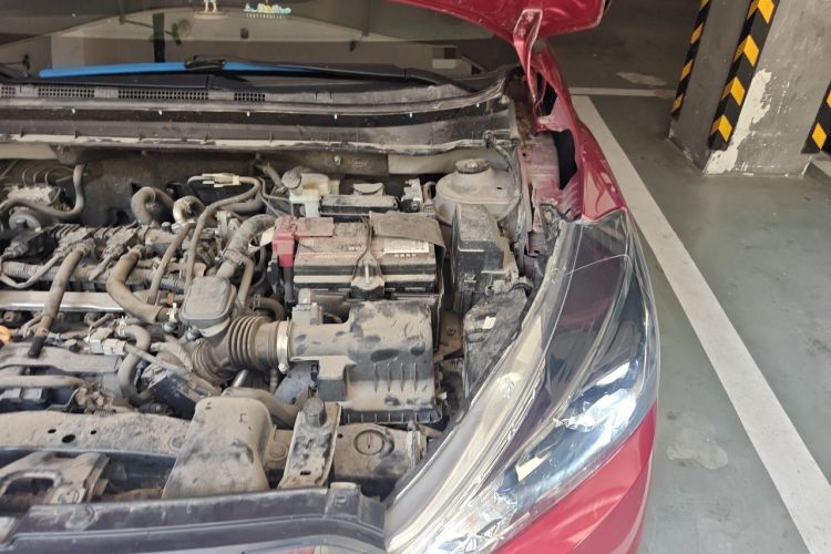 Used Nissan Kicks 2018 1.5L CVT Smart Connect Deluxe Edition Engine Bay Left