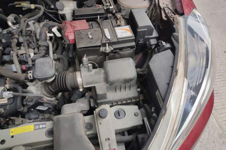 Used Nissan Kicks 2018 1.5L CVT Smart Connect Luxury Edition Engine Bay Left