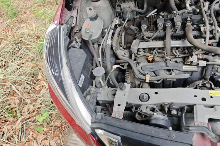 Used Nissan Kicks 2018 1.5L CVT Smart Connect Luxury Edition Engine Bay Right