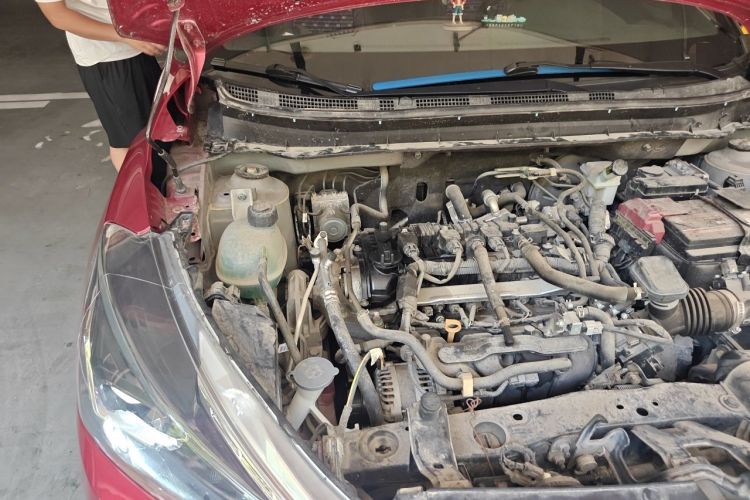 Used Nissan Kicks 2018 1.5L CVT Smart Connect Deluxe Edition Engine Bay Right