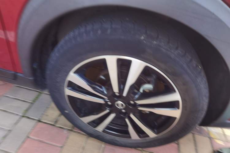 Used Nissan Kicks 2018 1.5L CVT Smart Connect Luxury Edition Exterior 1