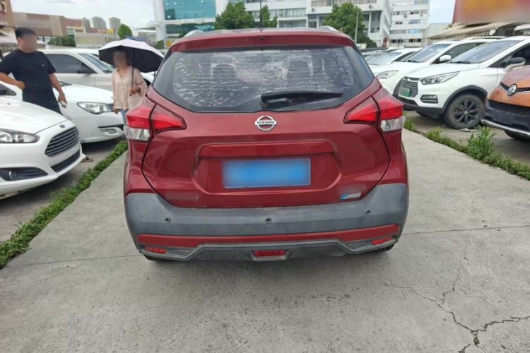 Used Nissan Kicks 2018 1.5L CVT Smart Connect Luxury Edition Exterior 4