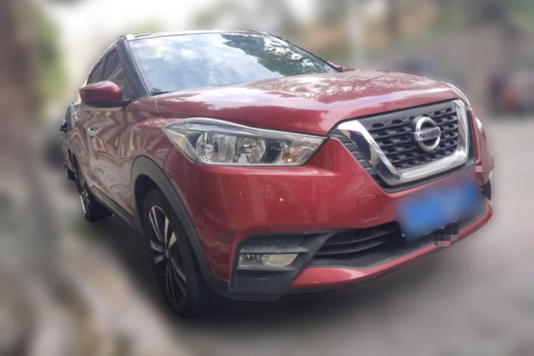 Used Nissan Kicks 2018 1.5L CVT Smart Connect Luxury Edition Front Right 45 Deg