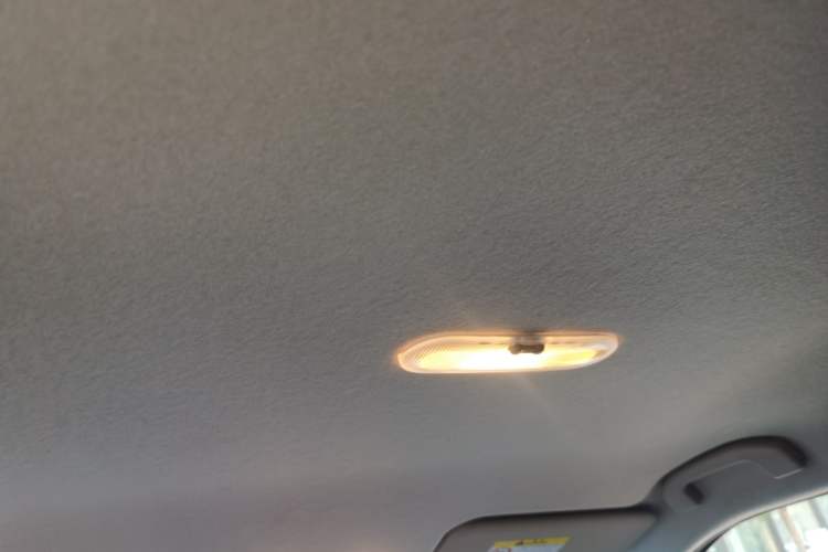 Used Nissan Kicks 2018 1.5L CVT Smart Connect Luxury Edition Headliner