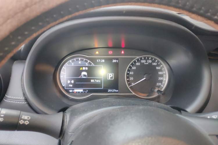 Used Nissan Kicks 2018 1.5L CVT Smart Connect Luxury Edition Instrument Cluster