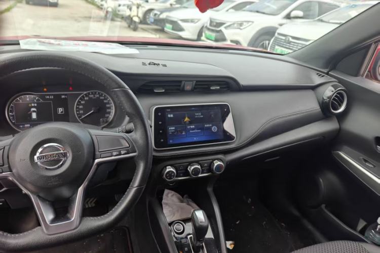 Used Nissan Kicks 2018 1.5L CVT Smart Connect Luxury Edition Interior 1