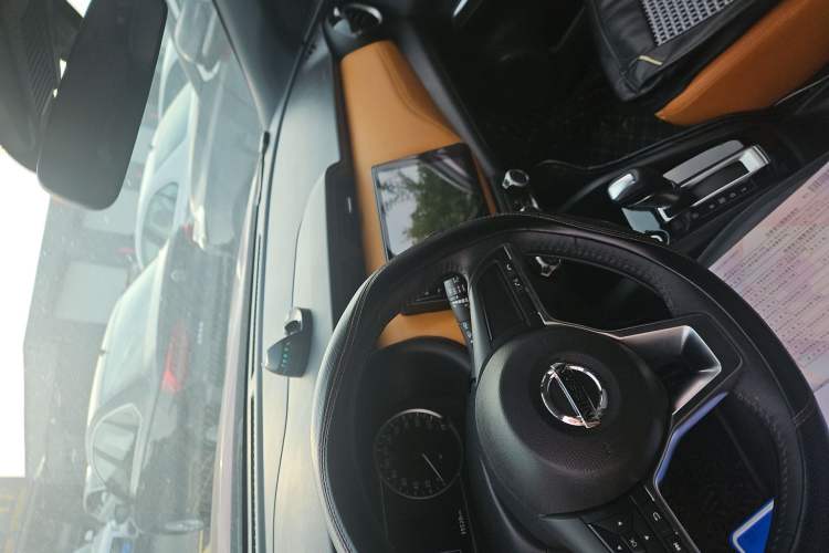 Used Nissan Kicks 2018 1.5L CVT Smart Connect Luxury Edition Interior 1