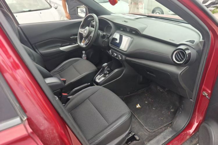 Used Nissan Kicks 2018 1.5L CVT Smart Connect Luxury Edition Interior 2