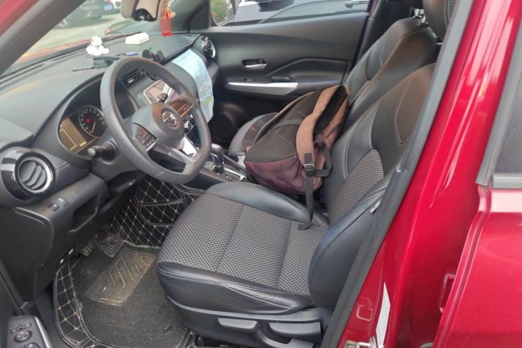 Used Nissan Kicks 2018 1.5L CVT Smart Connect Luxury Edition Left Front Seat