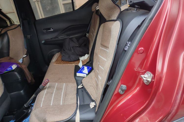 Used Nissan Kicks 2018 1.5L CVT Smart Connect Luxury Edition Left Rear Seat