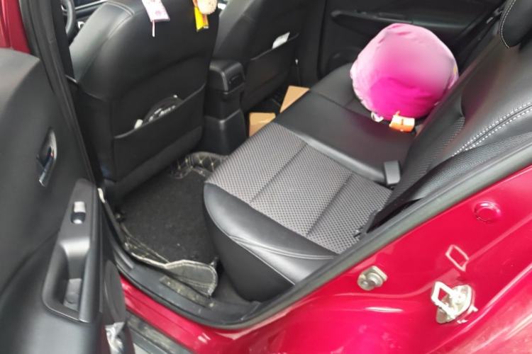 Used Nissan Kicks 2018 1.5L CVT Smart Connect Luxury Edition Left Rear Seat