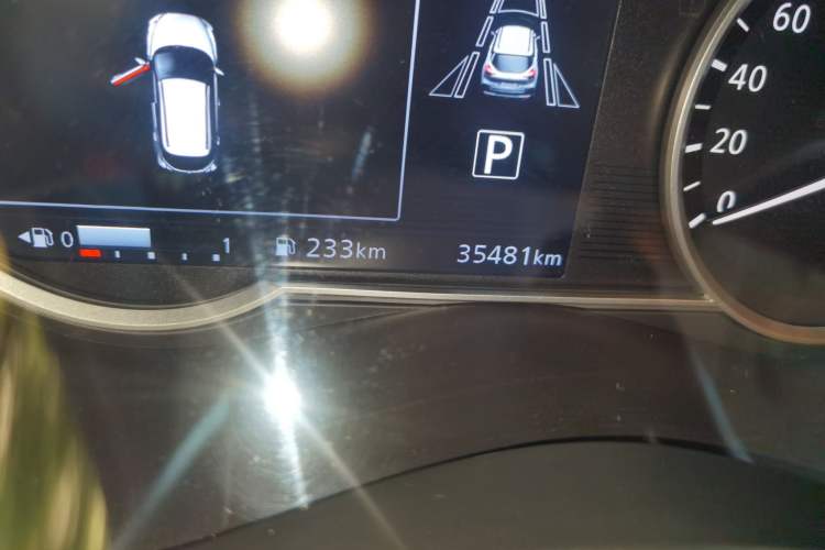 Used Nissan Kicks 2018 1.5L CVT Smart Connect Luxury Edition Odometer Close Up