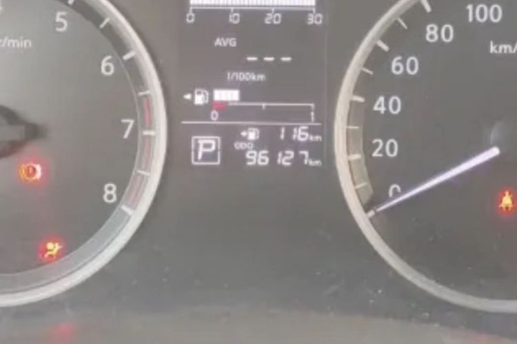 Used Nissan Kicks 2018 1.5L CVT Smart Connect Luxury Edition Odometer Close Up
