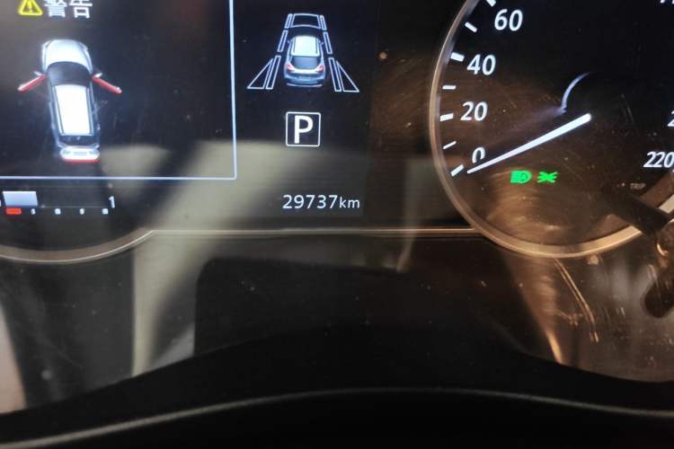 Used Nissan Kicks 2018 1.5L CVT Smart Connect Deluxe Edition Odometer Close Up
