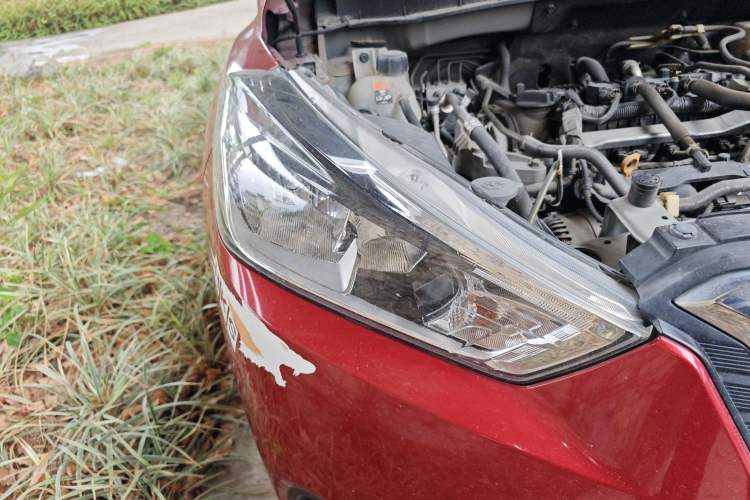 Used Nissan Kicks 2018 1.5L CVT Smart Connect Luxury Edition Right Front Headlight