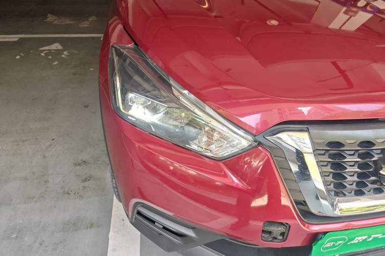 Used Nissan Kicks 2018 1.5L CVT Smart Connect Deluxe Edition Right Front Headlight