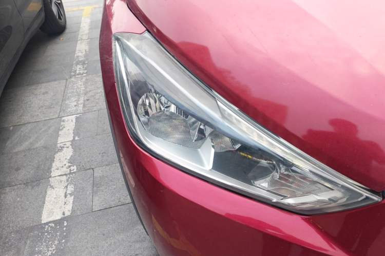 Used Nissan Kicks 2018 1.5L CVT Smart Connect Luxury Edition Right Front Headlight