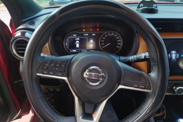 Used Nissan Kicks 2018 1.5L CVT Smart Connect Luxury Edition Steering Wheel