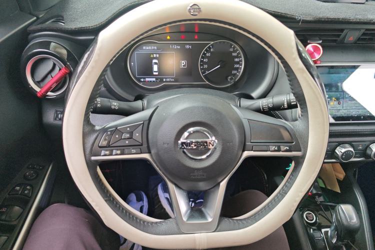 Used Nissan Kicks 2018 1.5L CVT Smart Connect Luxury Edition Steering Wheel
