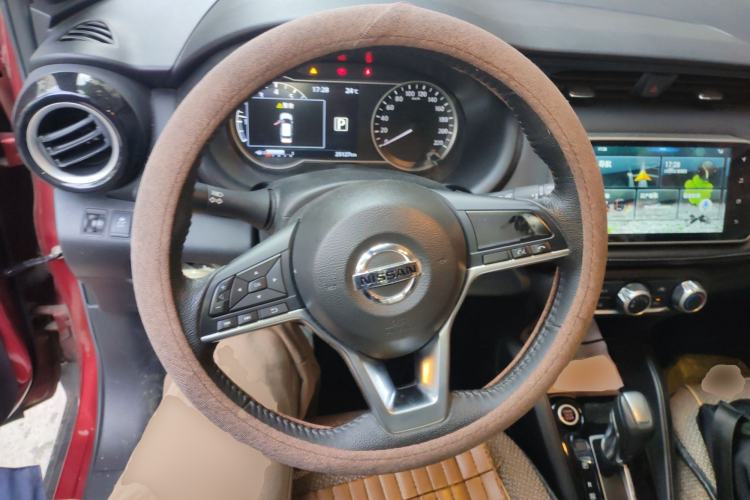 Used Nissan Kicks 2018 1.5L CVT Smart Connect Luxury Edition Steering Wheel