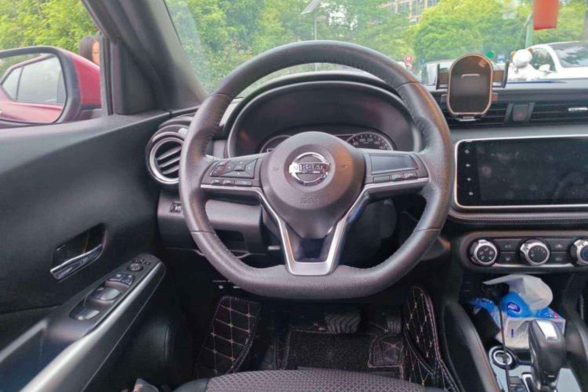 Used Nissan Kicks 2018 1.5L CVT Smart Connect Luxury Edition Steering Wheel