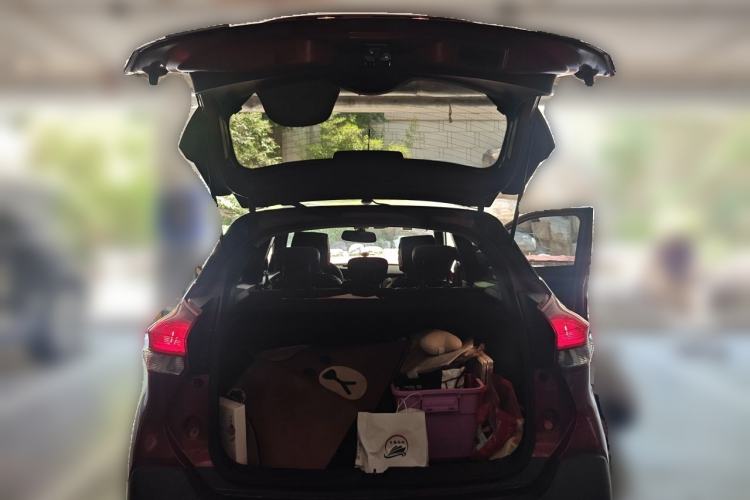 Used Nissan Kicks 2018 1.5L CVT Smart Connect Deluxe Edition Trunk