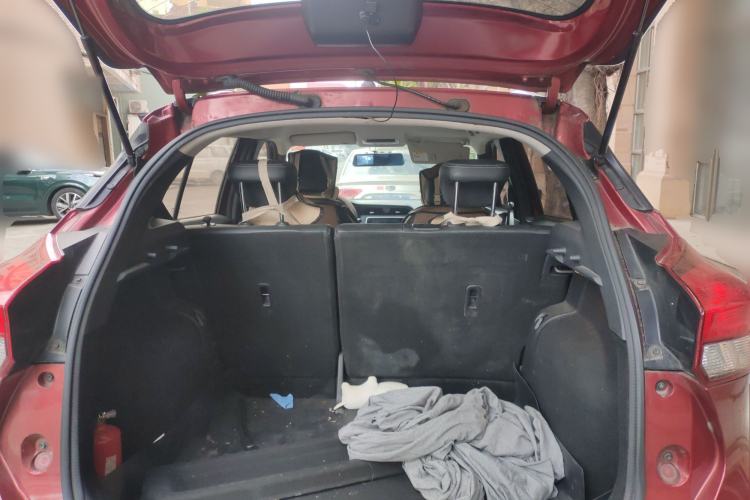 Used Nissan Kicks 2018 1.5L CVT Smart Connect Luxury Edition Trunk