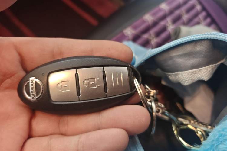 Used Nissan Kicks 2018 1.5L CVT Smart Connect Deluxe Edition Vehicle Key