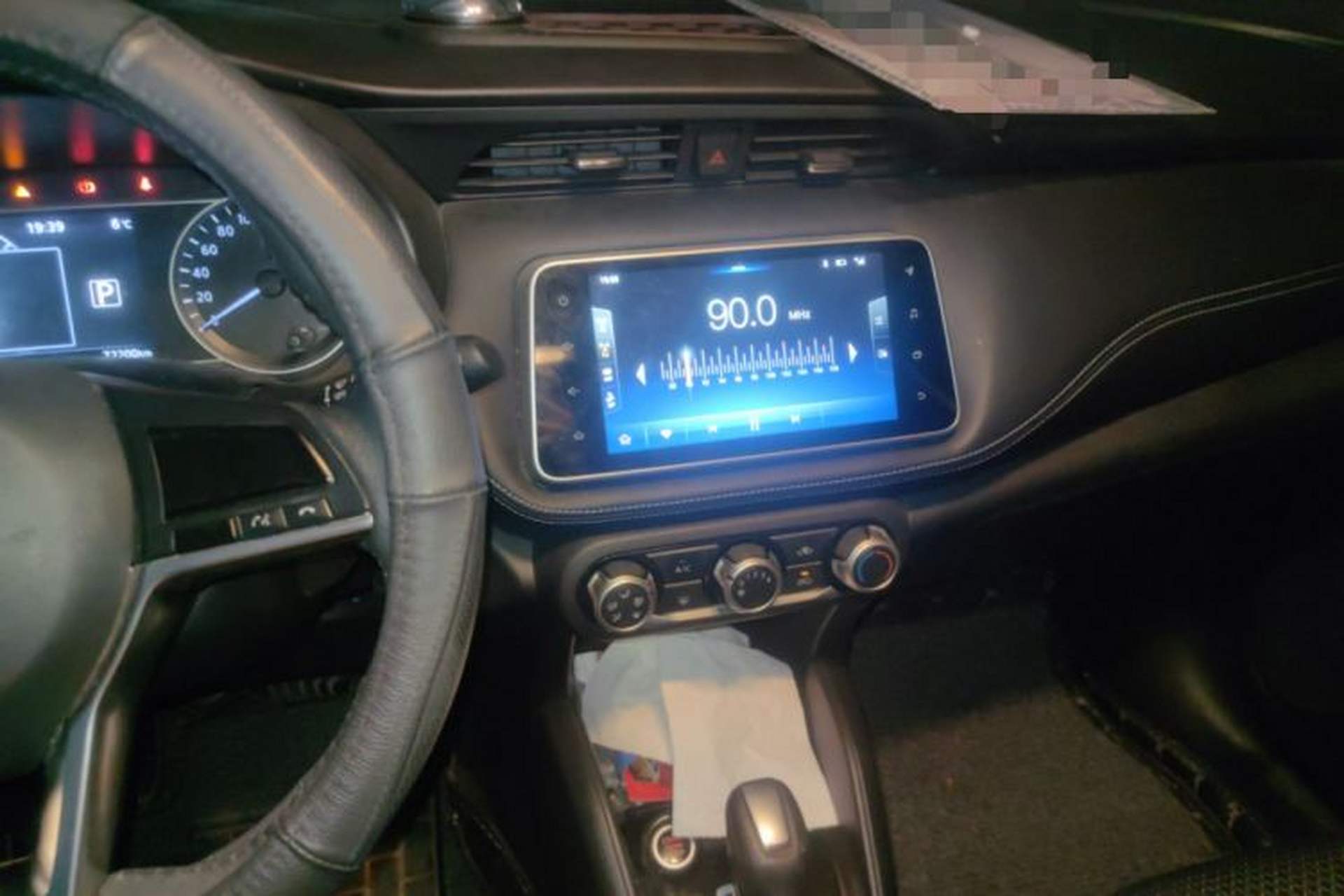Used Nissan Kicks 2018 1.5L CVT Smart Connect Luxury Edition Audio And AC Panel