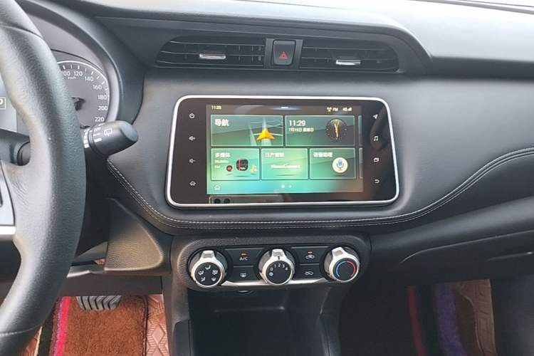 Used Nissan Kicks 2018 1.5L CVT Smart Connect Luxury Edition Audio And AC Panel