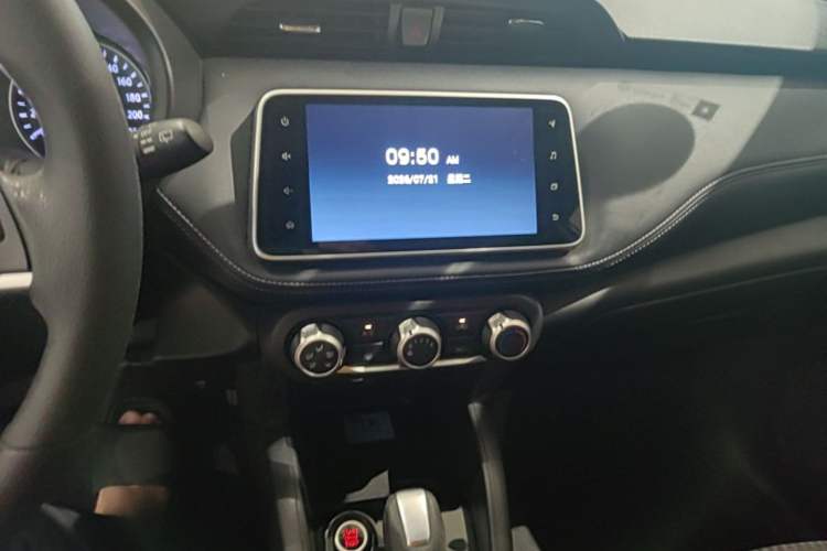 Used Nissan Kicks 2018 1.5L CVT Smart Connect Luxury Edition Audio And AC Panel