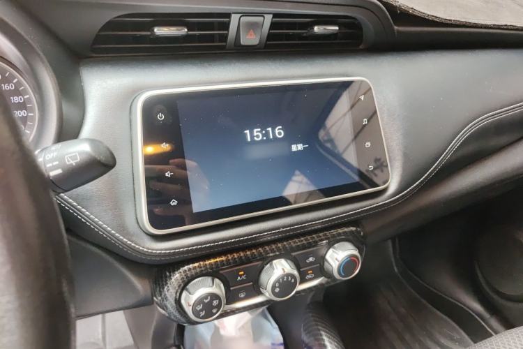 Used Nissan Kicks 2018 1.5L CVT Smart Connect Luxury Edition Audio And AC Panel