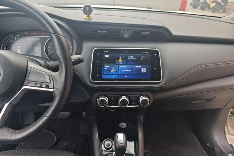 Used Nissan Kicks 2018 1.5L CVT Smart Connect Luxury Edition Audio And AC Panel