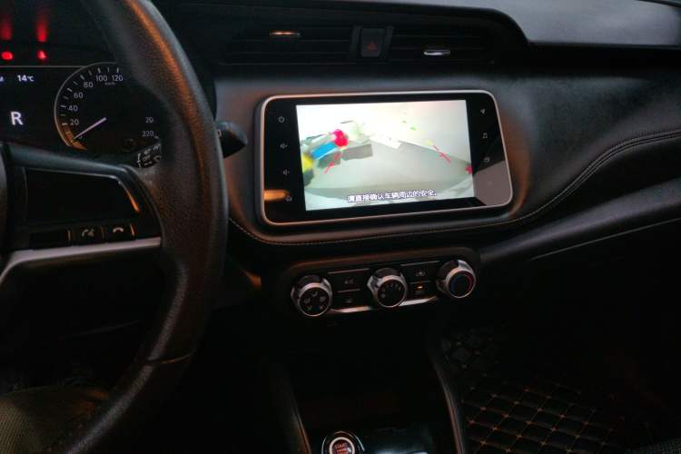 Used Nissan Kicks 2018 1.5L CVT Smart Connect Luxury Edition Audio And AC Panel