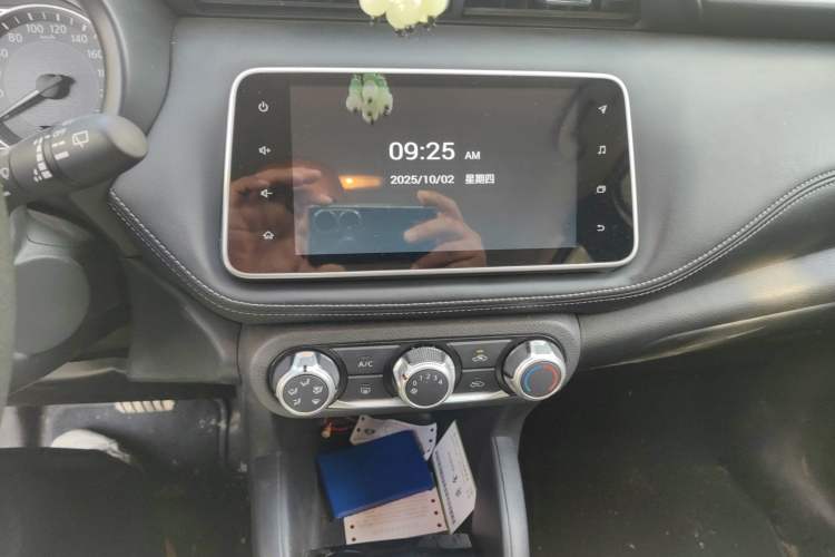 Used Nissan Kicks 2018 1.5L CVT Smart Connect Luxury Edition Audio And AC Panel