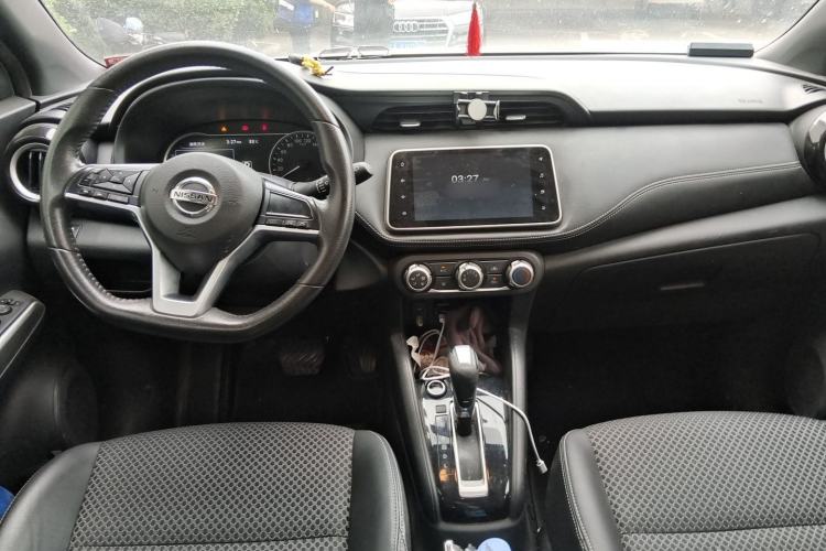 Used Nissan Kicks 2018 1.5L CVT Smart Connect Luxury Edition Center Console