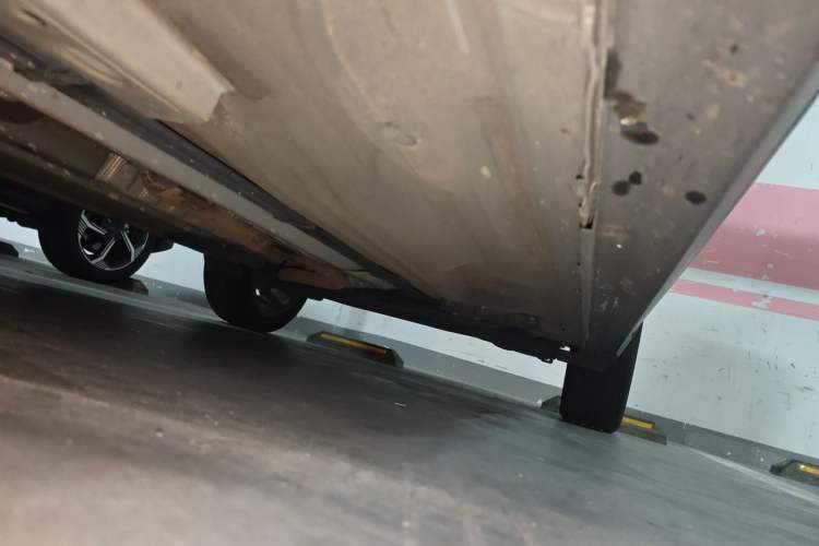 Used Nissan Kicks 2018 1.5L CVT Smart Connect Luxury Edition Chassis Front Left
